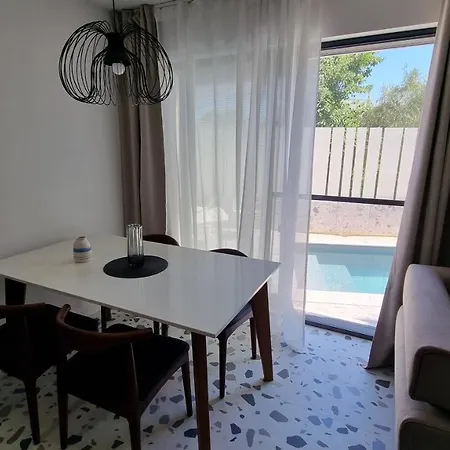 Delta House - Beta * Zara